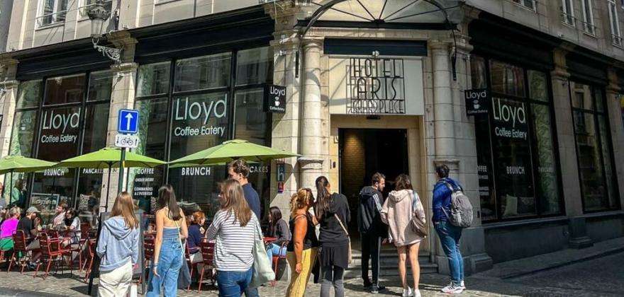 Découvrez le Petit Déjeuner Exquis au Café Lloyd de Aris Grand Place